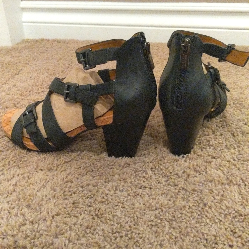 Kenneth Cole Reaction, Black Strappy, Buckle, Leather heels. - Picture 2 of 7